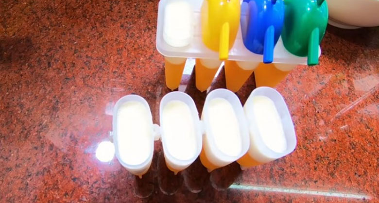Cách làm kem cam sữa chua tại nhà không cần Whipping cream: Đổ khuôn