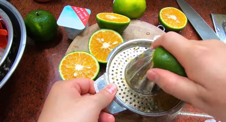 Cách làm kem cam sữa chua tại nhà không cần Whipping cream: Vắt cam
