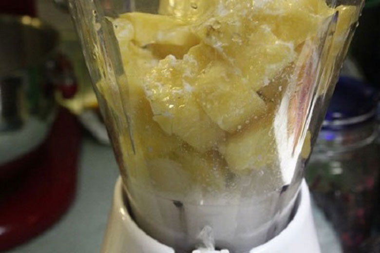 Sinh tố bơ dứa khi thục hiện xay bằng máy xay sinh tố