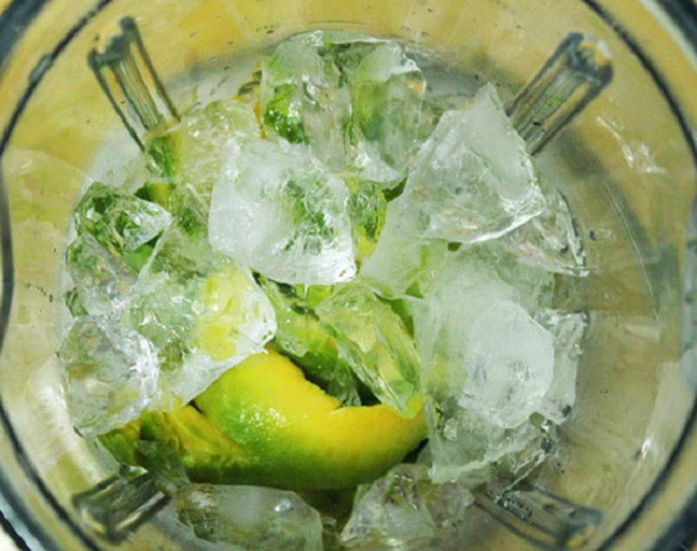 Cách làm sinh tố bơ dừa dùng máy xay sinh tố