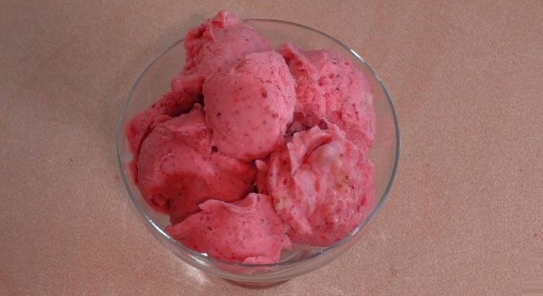 Cách làm kem dâu tây sữa chua chuối: Thành phẩm