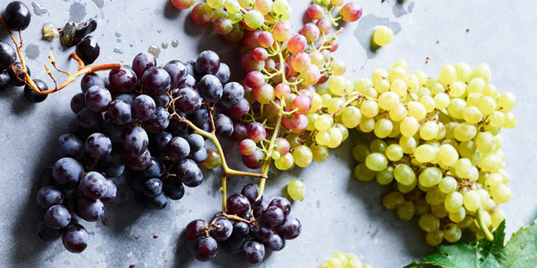 Sinh tố nho chuối khi chọn nho