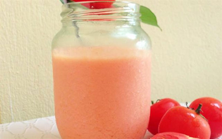Sinh tố cà chua sữa tươi cùng thưởng thức ngay khi xay xong với thời tiết nóng bức này