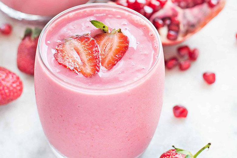 Sinh tố dâu tây sữa chua thơm mát, ngọt lịm