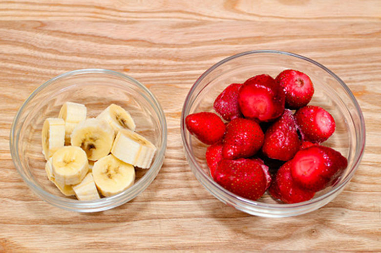 Sinh tố dâu tây chuối sơ chế nguyên liệu