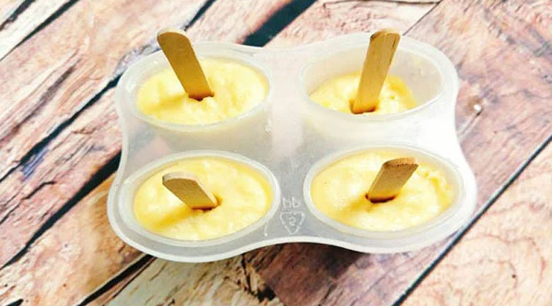 Cách làm kem đậu xanh truyền thống: Đổ vào khuôn