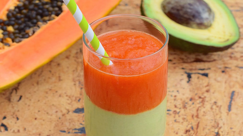 Cho trẻ thưởng thức sinh tố bơ đu đủ mỗi ngày