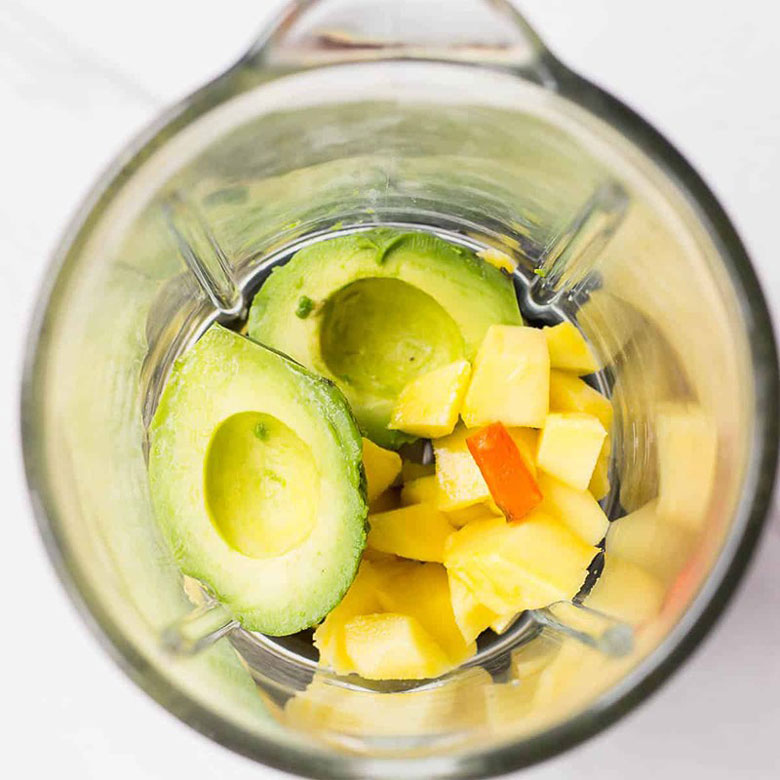 Cách làm sinh tố bơ xoài ngon cần xay hỗn hợp