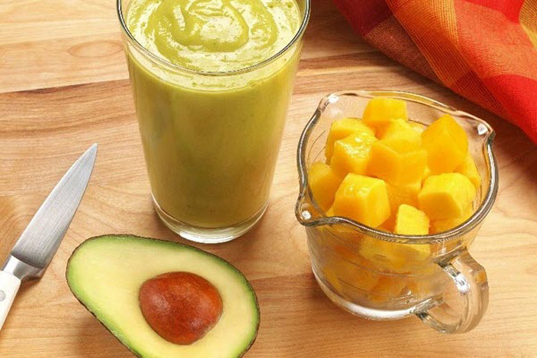 Thưởng thức ly sinh tố xoài bơ cực hấp dẫn