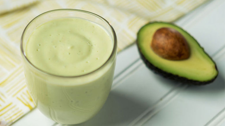 Thưởng thức ly sinh tố bơ sữa chua mát lạnh, ngon khó cưỡng