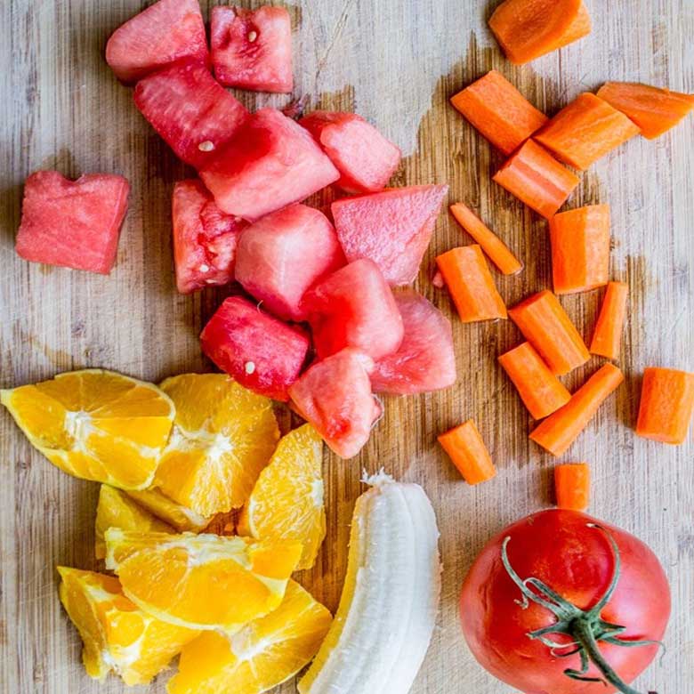 Sinh tố chuối cà chua tổng hợp bạn phải sơ chế nguyên liệu