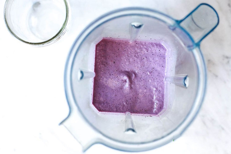 Xay sinh tố sữa chua việt quất trong thời gian ngắn bằng máy xay sinh tố