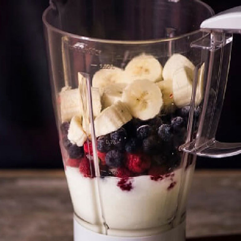 Cách làm sinh tố việt quất mâm xôi chuối khi xay nhuyễn