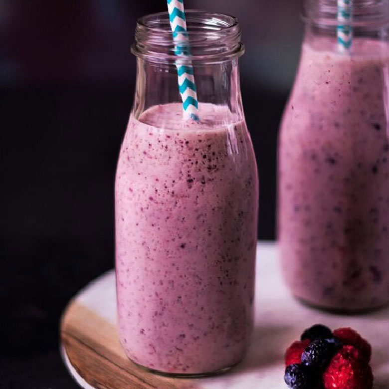 Thành phẩm thu được ly sinh tố việt quất mâm xôi chuối mát lạnh