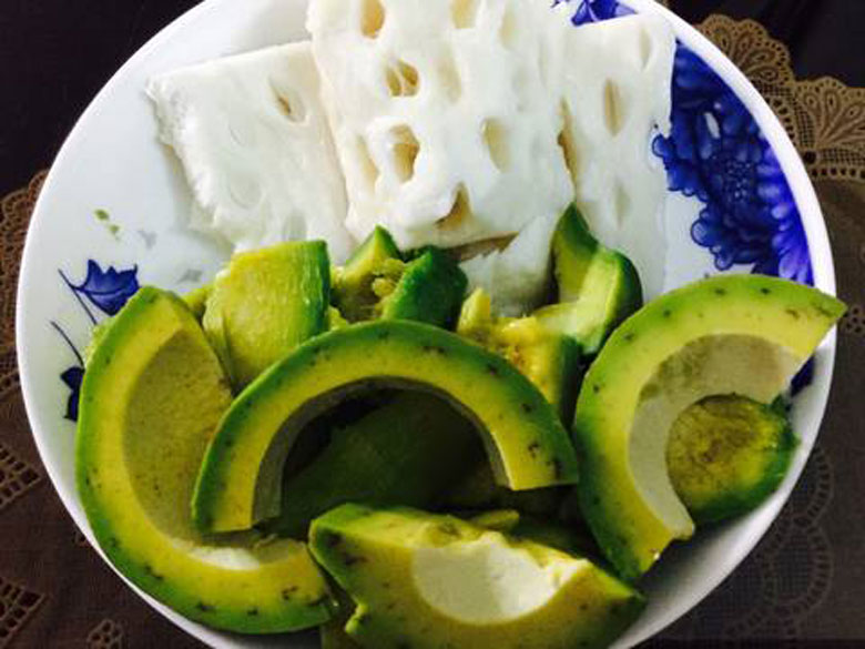 Cách làm sinh tố mãng cầu xiêm bơ cần đủ nguyên liệu