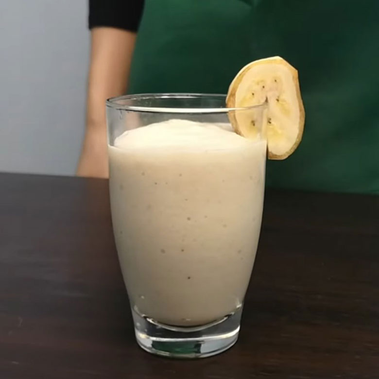 Làm sinh tố chuối truyền thống đậm hương vị nguyên chất