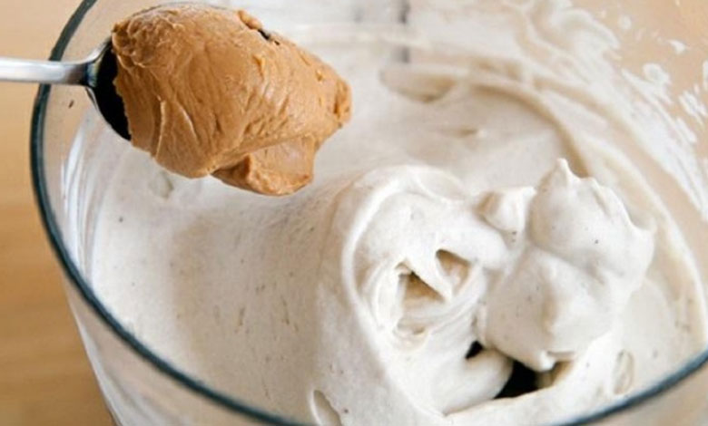 cách làm kem chuối xay: thêm bơ đậu phộng