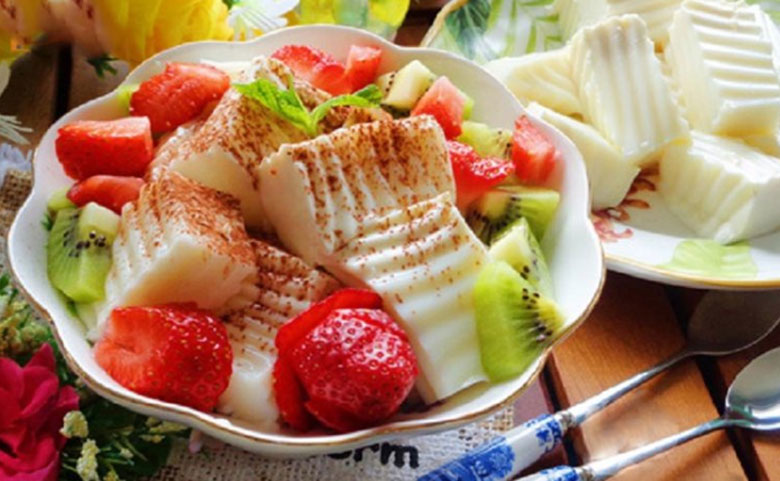 Cách làm sữa chua dẻo có thể ăn kèm hoa quả