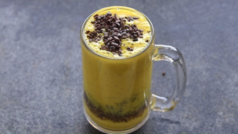 Sinh tố dứa với hạt chia cùng thưởng thức với thành viên trong gia đình