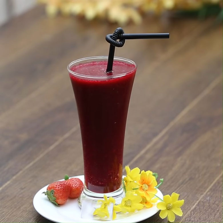 Cách làm sinh tố củ dền dâu cam cùng cùng bạn mang ra thưởng thức