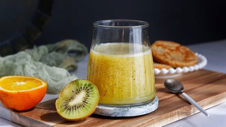 Sinh tố kiwi với cam cùng thưởng thức với 2 vị hòa quyện với nhau