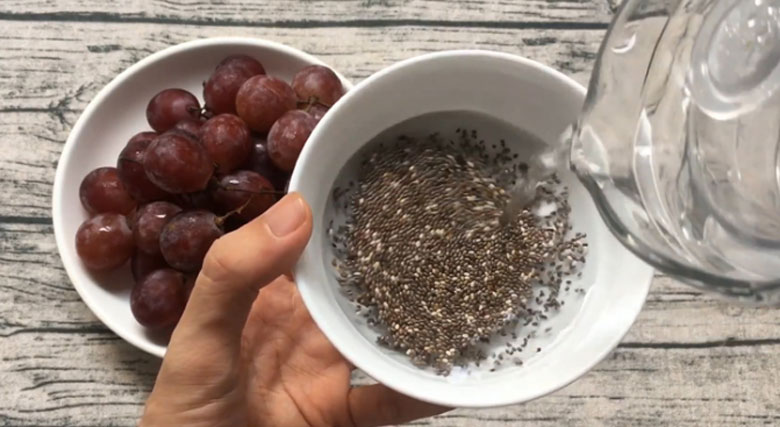 Cách làm nước ép nho hạt chia: Sơ chế nguyên liệu