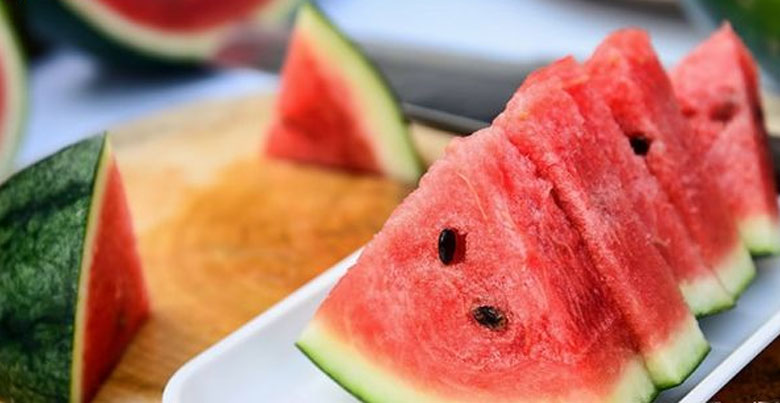 cách làm nước ép chuối dưa hấu: nguyên liệu