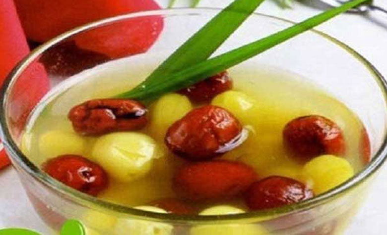 Cách nấu chè hạt sen đậu xanh táo đỏ