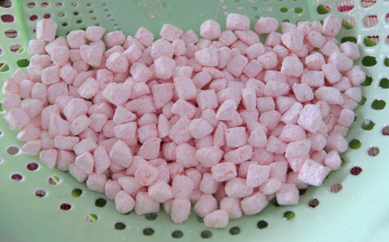 Cách nấu chè củ năng lá dứa: Áo bột cho củ năng