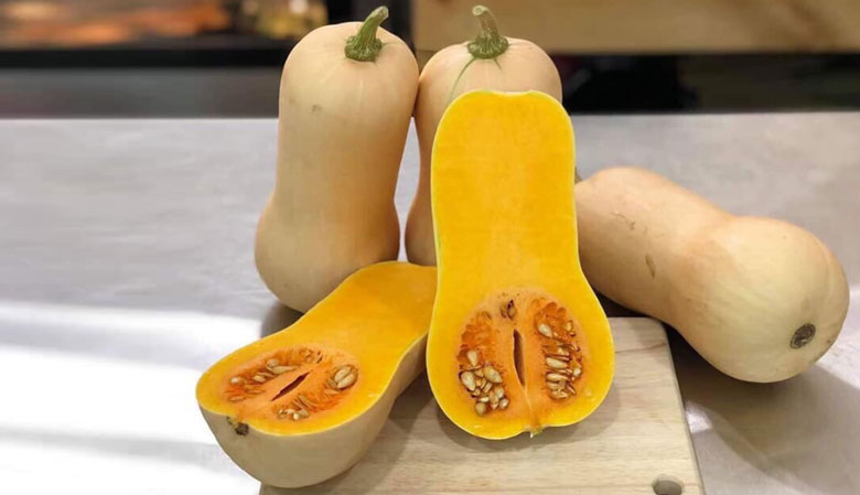 Cách nấu chè bí đỏ đậu đen: Cách chọn nguyên liệu