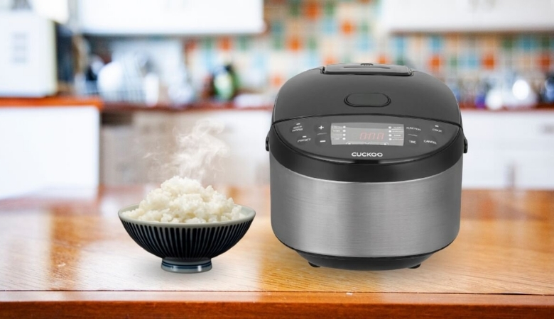 Kiểm tra chạy thử sau khi thực hiện cách reset nồi cơm điện Cuckoo