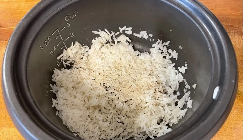 Cơm chín không đều là dấu hiệu nồi cơm điện Cuckoo không xả hơi