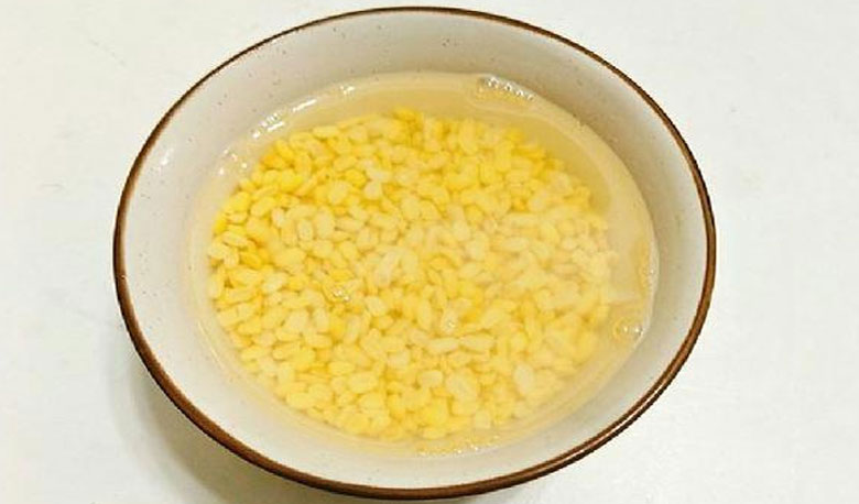 cách nấu chè hoa cau: Sơ chế đậu xanh