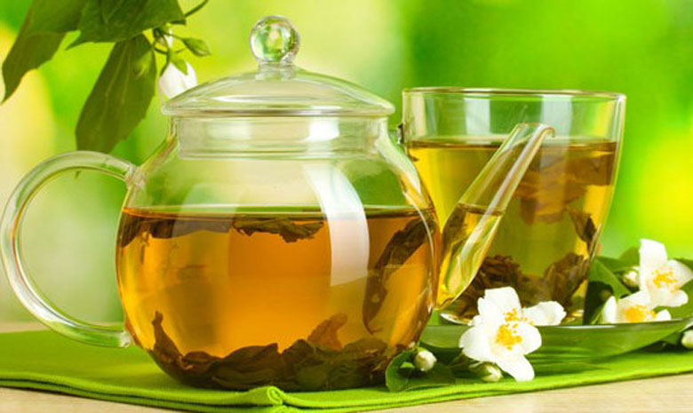 Cách làm lục trà sữa trước tiên đi ủ trà lấy nước cốt