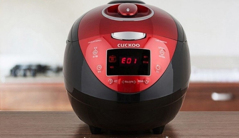 Lỗi E01 nồi cơm Cuckoo thường liên quan đến khoá nắp nồi