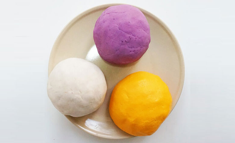 Cách làm chè khoai dẻo: Nhồi bột