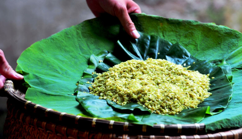 Cách nấu chè cốm hạt sen: Cách chọn cốm