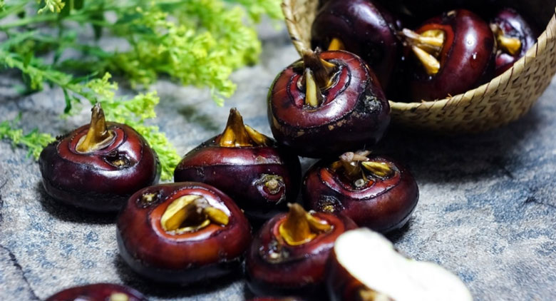 Cách nấu chè củ năng hạt sen: Cách chọn củ năng