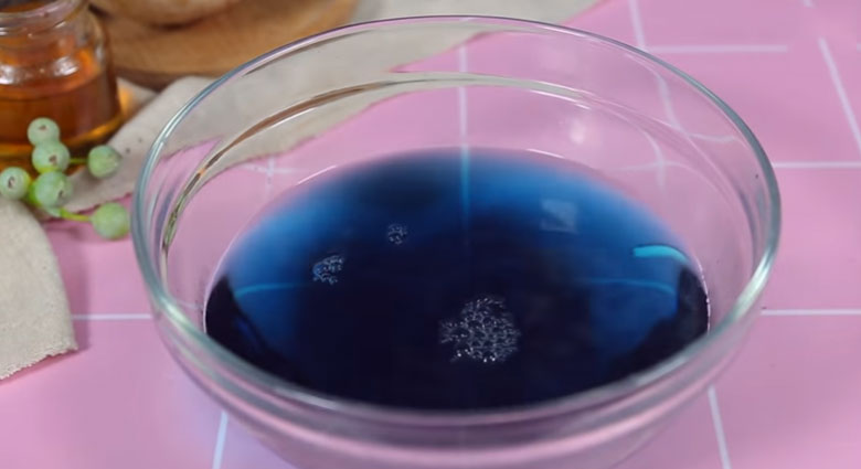 Sữa tươi trân châu hoa đậu biếc ủ lấy nước hoa đậu biếc