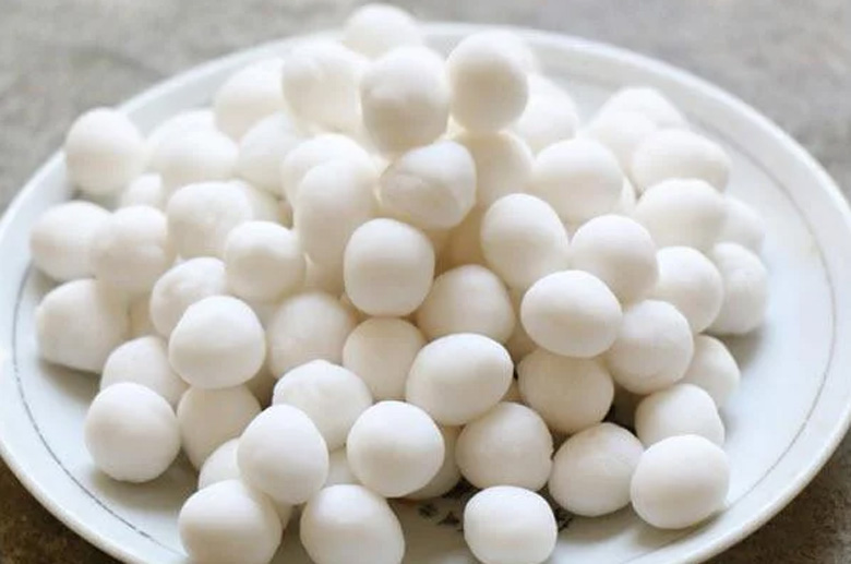 Cách nấu chè ỷ: Nặn bột thành viên