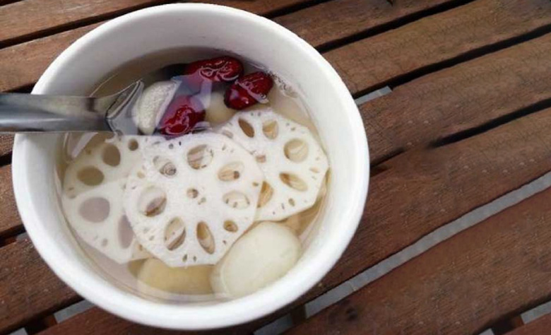 Cách nấu chè củ sen củ năng: thành phẩm