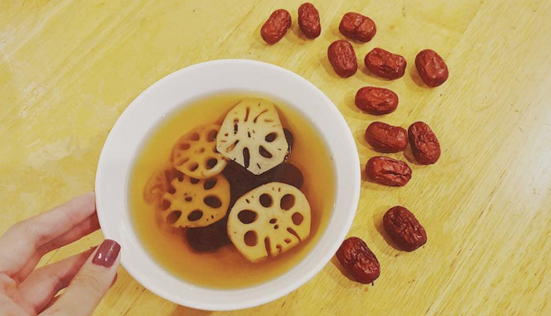 Cách nấu chè củ sen táo đỏ: thành phẩm