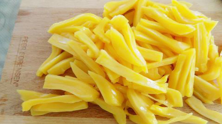 Cách nấu chè mít đác: sơ chế mít