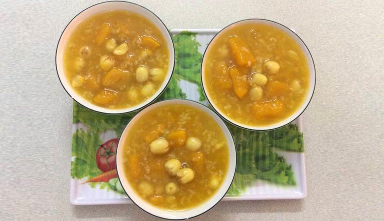 Cách nấu chè bí đỏ đậu xanh hạt sen: thành phẩm