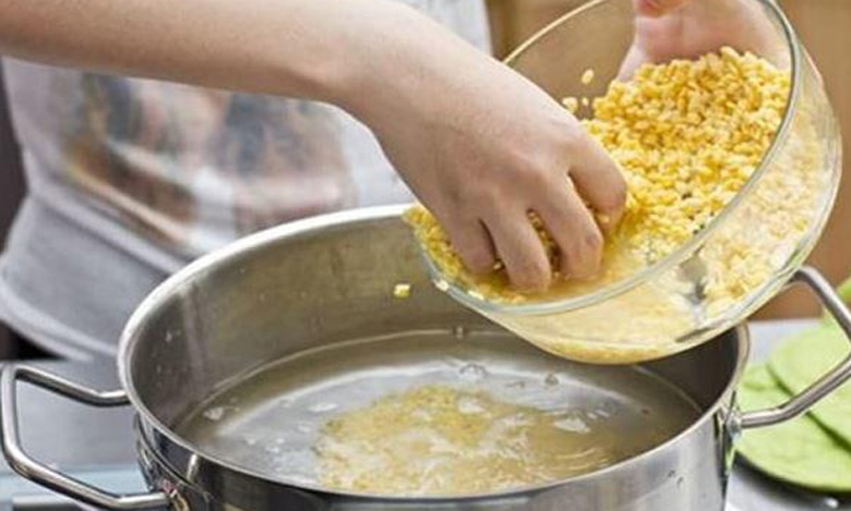 Cách làm chè sầu riêng đậu xanh: Nấu đậu xanh