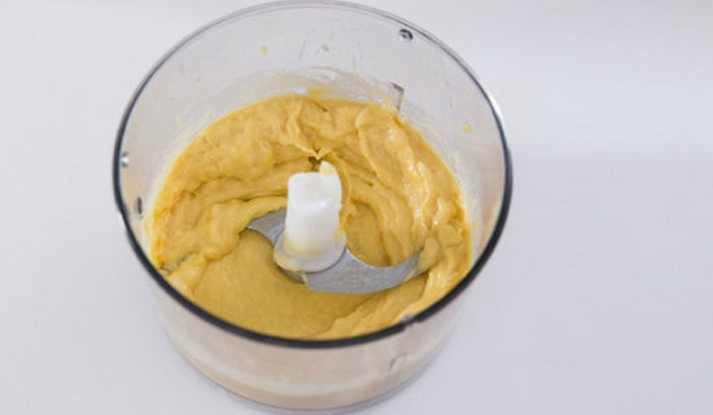 Cách làm chè sầu riêng Thái: Xay cơm sầu