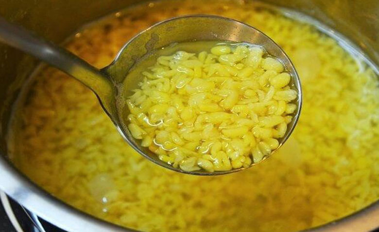 Cách nấu chè đỗ xanh nha đam: Nấu đỗ xanh