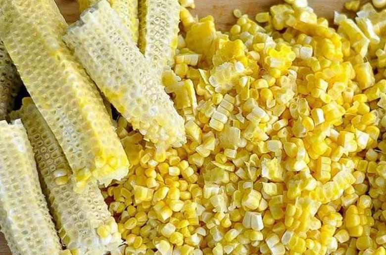 Cách nấu chè đỗ xanh với ngô: Sơ chế nguyên liệu