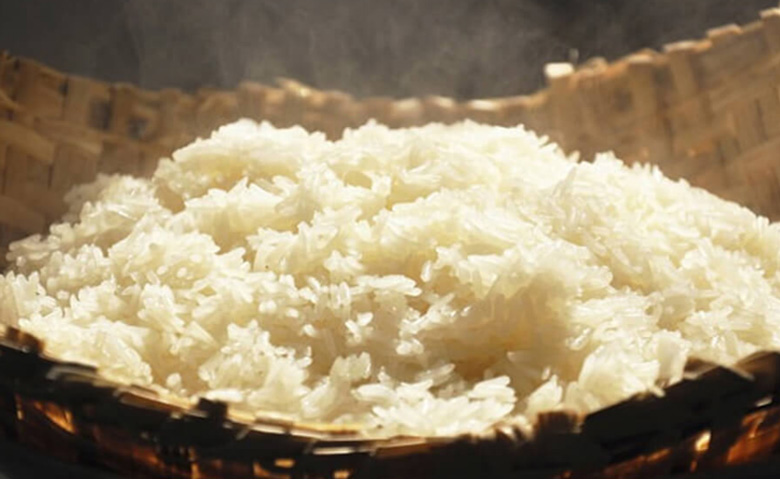 Cách nấu chè con ong: Nấu xôi