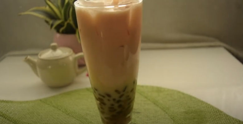 Cùng cả gia đình thưởng thức trà sữa đậu đỏ